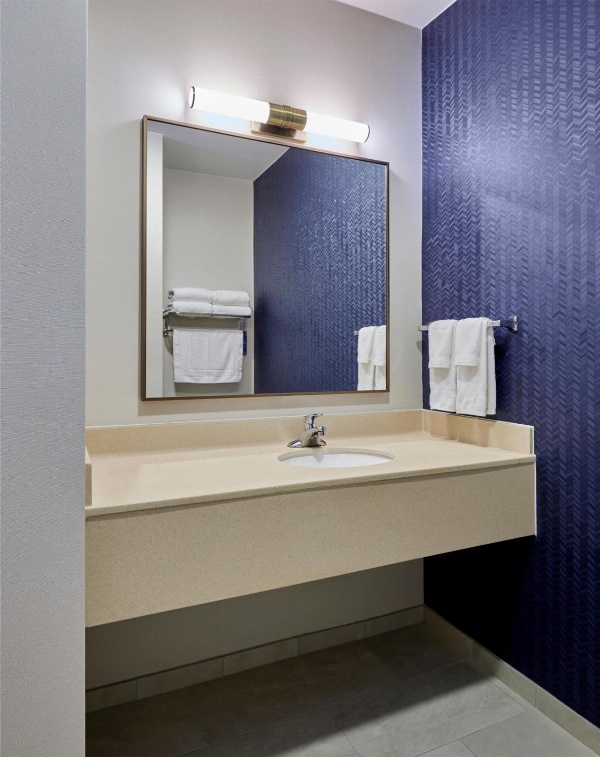 Fairfield Inn & Suites Burlington Main image